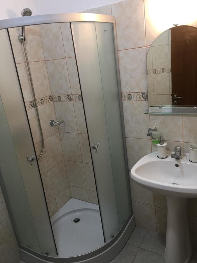Hotel Rares Botoşani エクステリア 写真