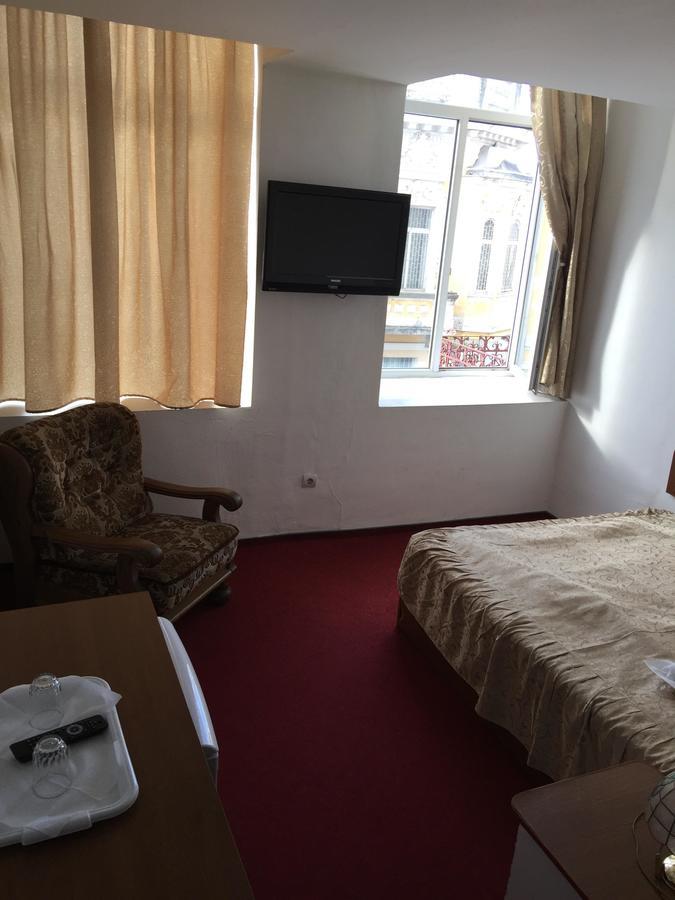Hotel Rares Botoşani エクステリア 写真