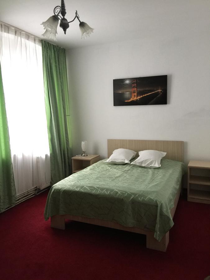 Hotel Rares Botoşani エクステリア 写真