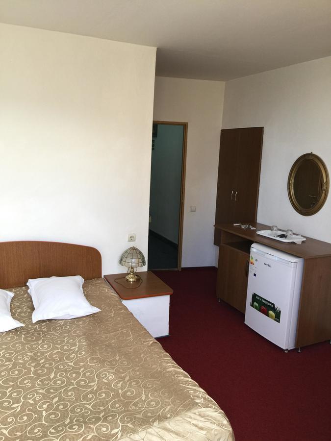 Hotel Rares Botoşani エクステリア 写真