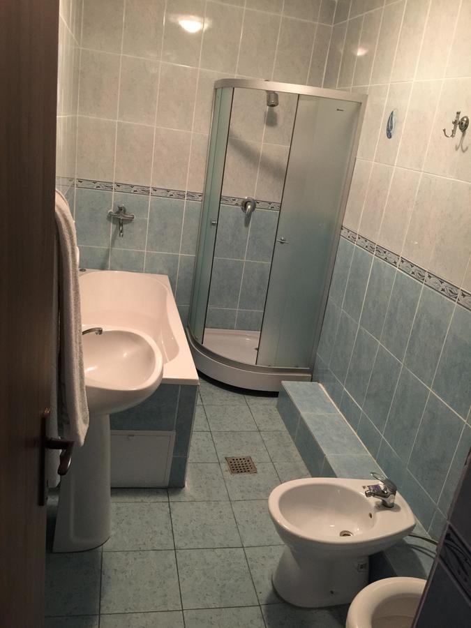 Hotel Rares Botoşani エクステリア 写真