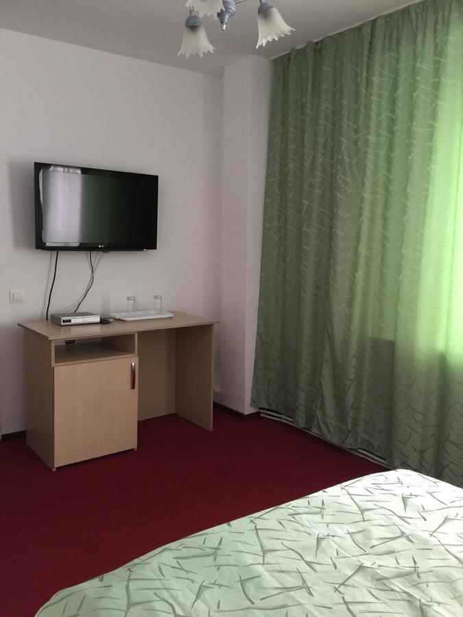 Hotel Rares Botoşani エクステリア 写真