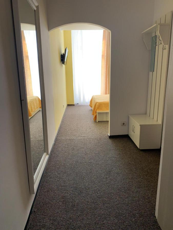 Hotel Rares Botoşani エクステリア 写真