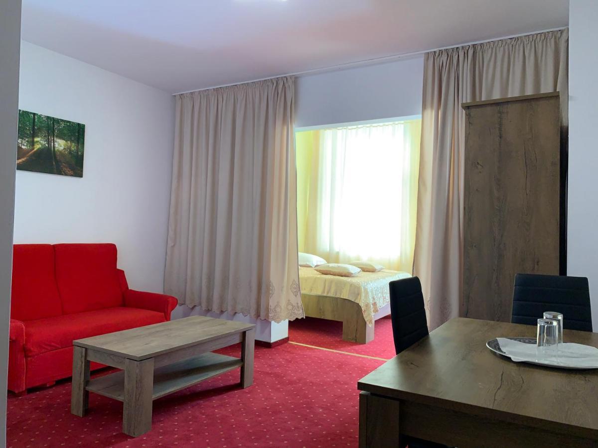 Hotel Rares Botoşani エクステリア 写真